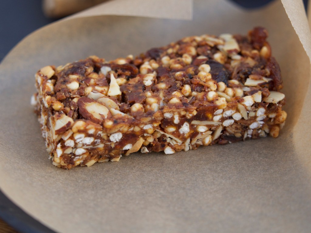 Almond & Apricot Bar with Puffed Millet Cereal